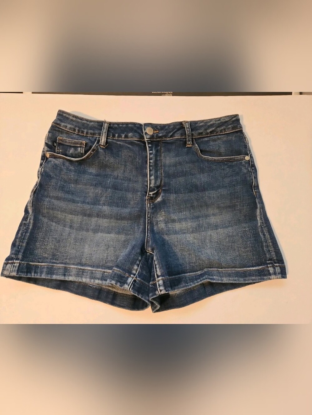 Judy Blue Women's Medium Wash Mid Rise Denim Jean Shorts Sz. XL Style JB150043